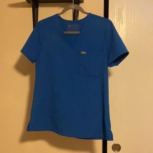 Figs small scrub top